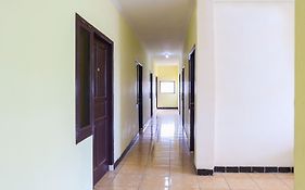 Oyo Life 2590 Kost Assirot